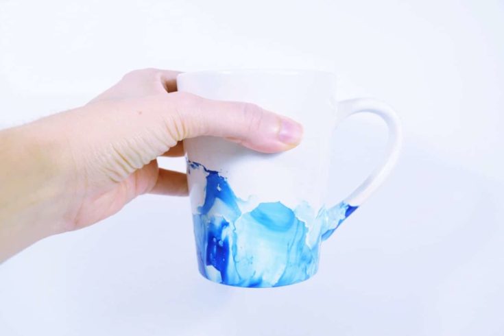 How to Make DIY Marbled Mugs Tutorial: Crafty Handmade Gift Idea